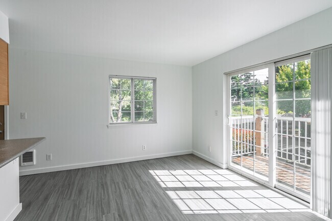 Studio - 441SF - Dining Area