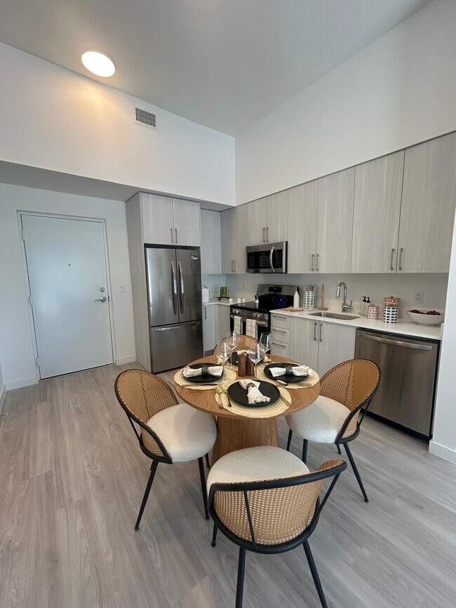 Building Photo - 1490 NW 34th St Unit C1 Rental
