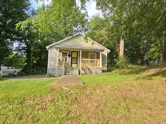 Charming 2-Bedroom Home Near Downtown Linc... - Charming 2-Bedroom Home Near Downtown Linc...