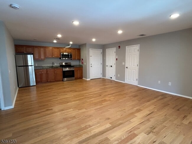 Building Photo - 425 Van Houten Ave Unit 425 Rental