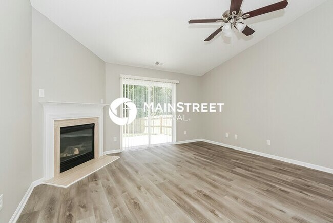 Photo - 4 Bedroom Pet-Friendly Home in CHARLOTTE, NC with Main Street Renewal