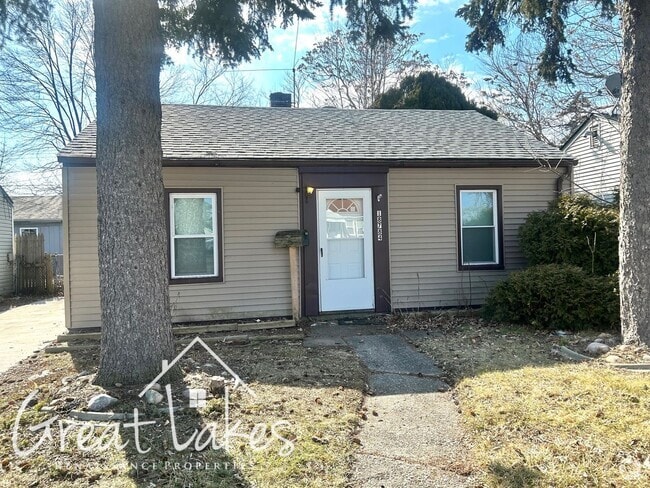 Building Photo - Cozy 2 Bedroom 1 Bathroom now available fo... Rental