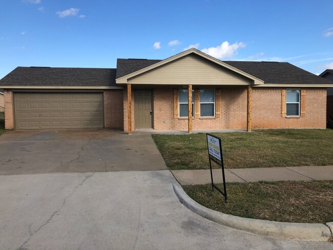 Full Brick 3 bed 2 bath 2 car Garage with ... - Full Brick 3 bed 2 bath 2 car Garage with ... House