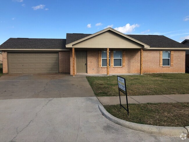 Building Photo - Full Brick 3 bed 2 bath 2 car Garage with ... Rental