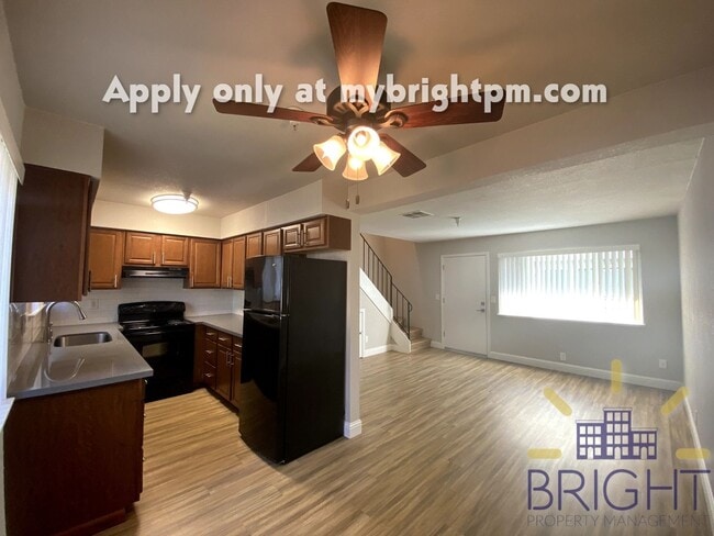 Building Photo - Recently Renovated 2 Bedroom 1 Bath, Two-L... Unit 15 South