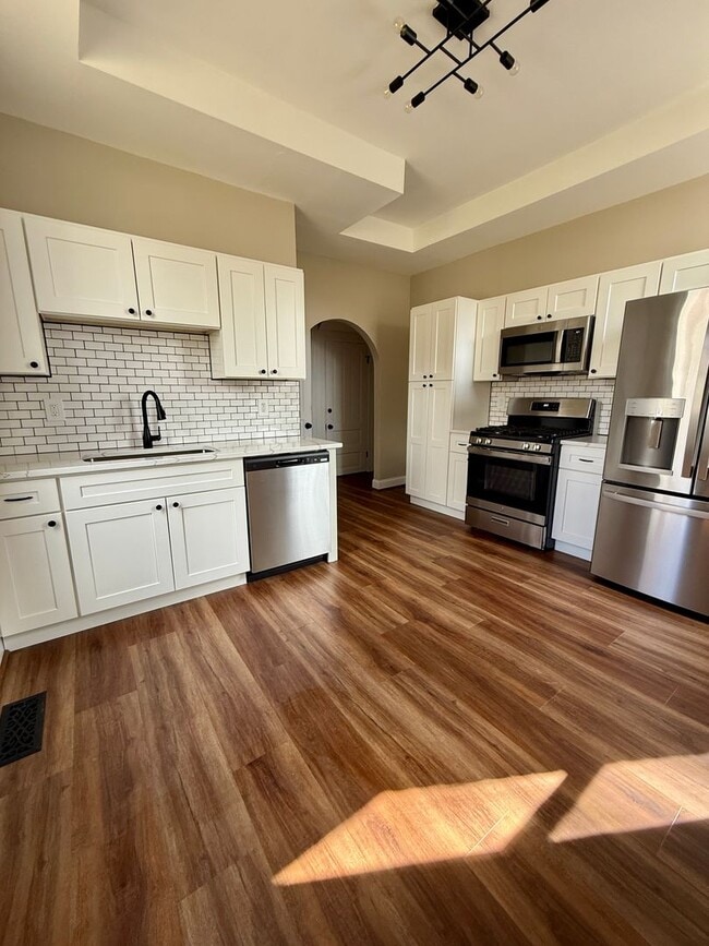 Photo - 415 Considine Ave