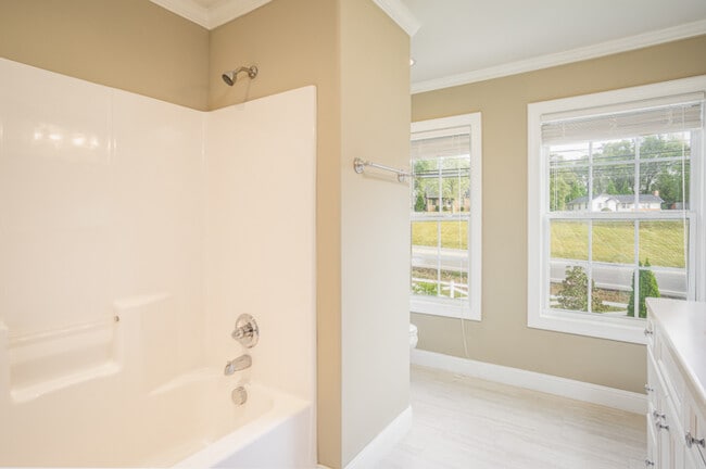 Photo - 208 Downton Ave