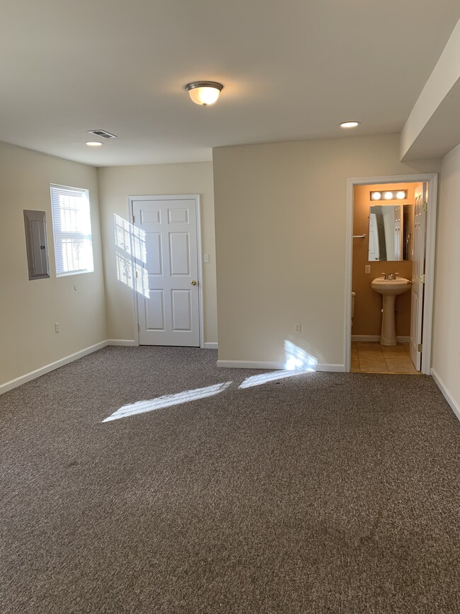 Building Photo - 818 Whitelock St Unit Apt. 1