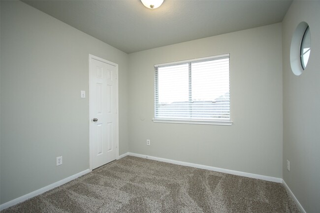 Building Photo - 527 Richcrest Dr Rental