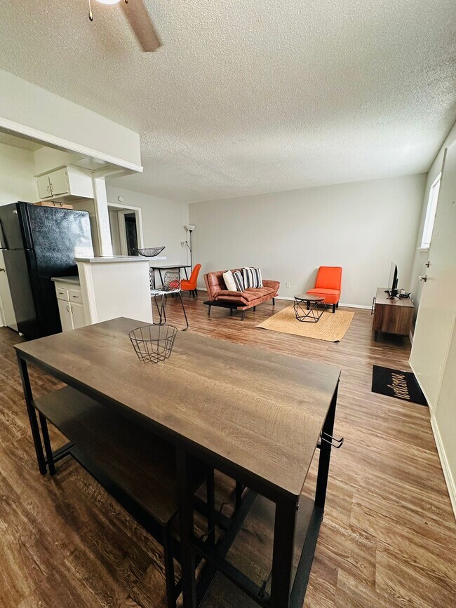 Photo - Midwest Manor