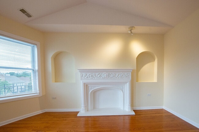 Photo - 7554 N Claremont Ave Unit 2
