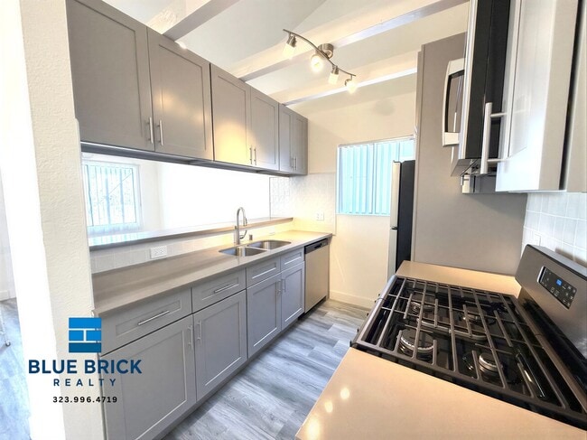 Photo - 6738 Independence Ave Unit 202