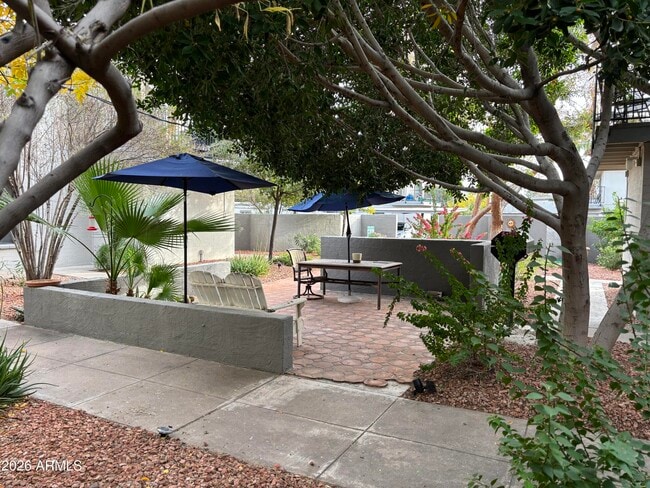 Building Photo - 4111 E Camelback Rd Unit 17