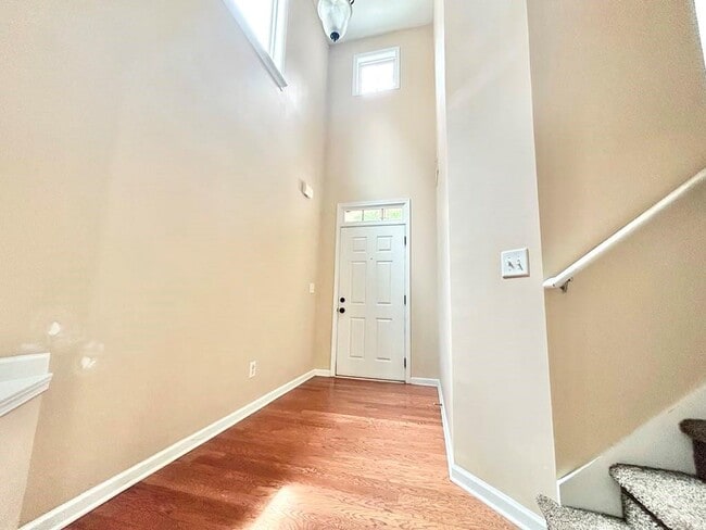 Photo - 64 Creighton Ln