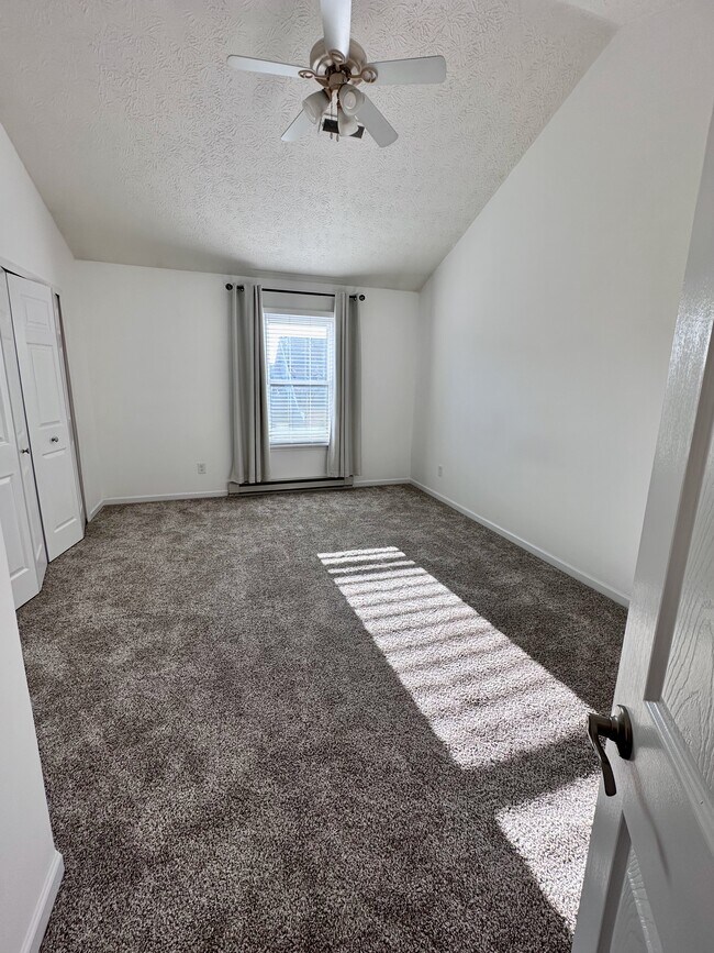 Principal Bedroom Upstairs - 11 Fountain Dr Unidad Fountain Drive