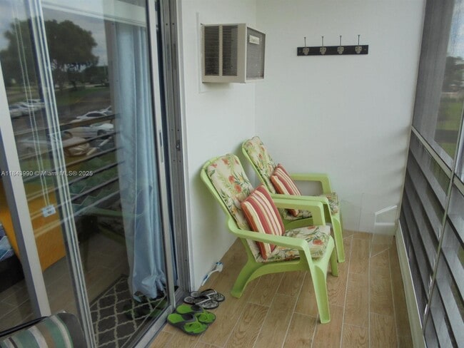 Photo - 400 Brighton J Unit 400