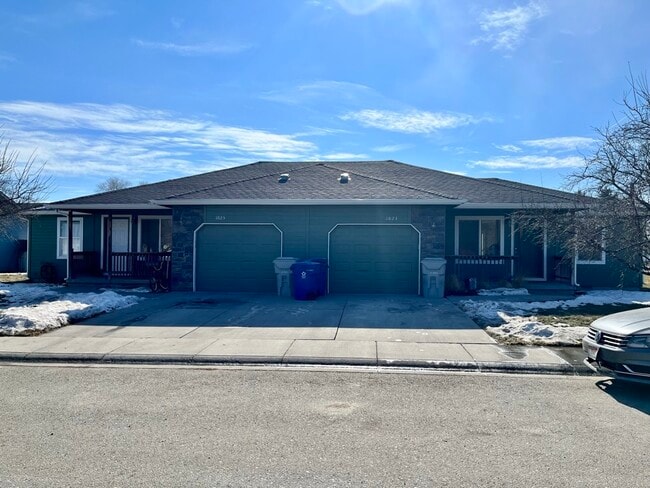 Photo - 1025 SE Freedom Cir