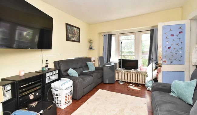 3077 Main St