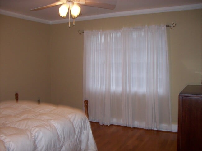 Building Photo - Cleveland Park - University Ridge Condo- 2 Bedroom 1 Bath