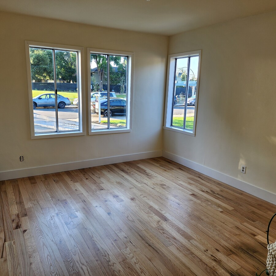 Photo - 239 McEvoy St