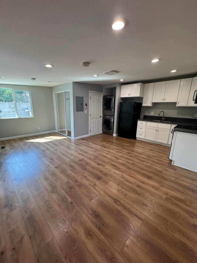 Photo - 6014 Lincoln Ave Unidad B