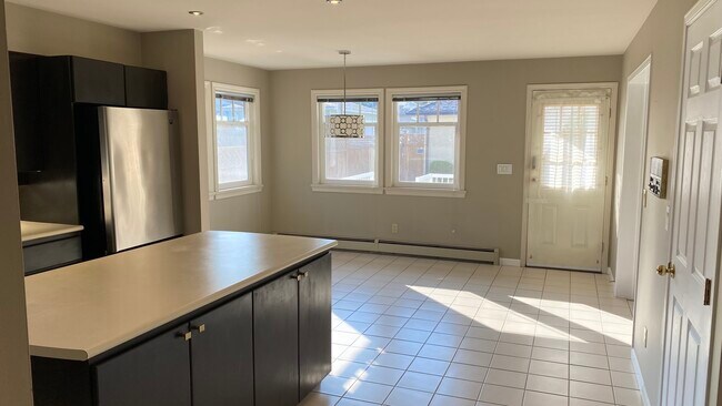 Photo - 520 26th Av W