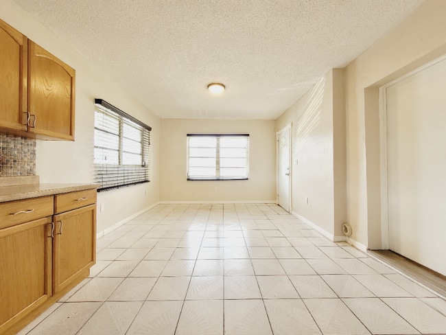 Photo - 567 E 11th St