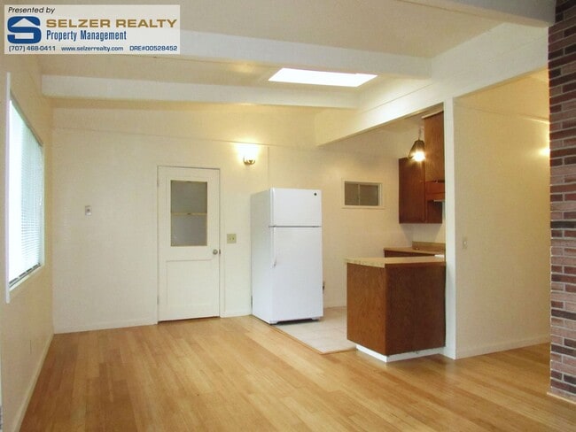 521 Redwood Ave