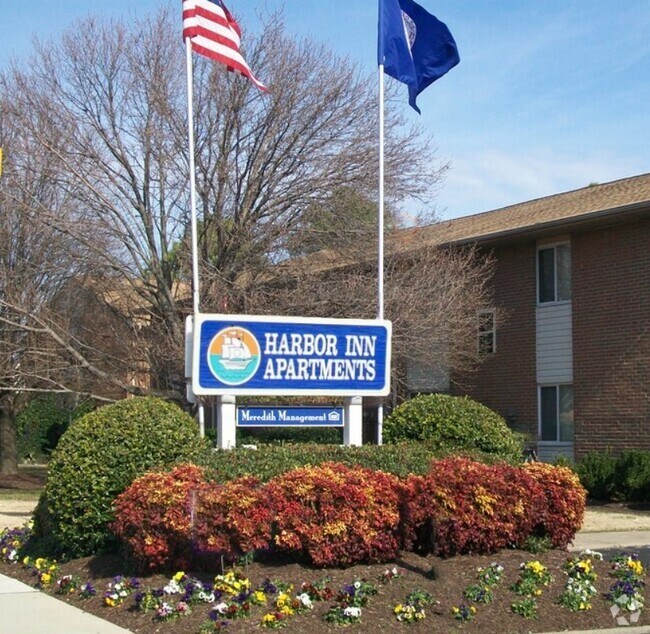 Building Photo - Harbor Inn Apartments