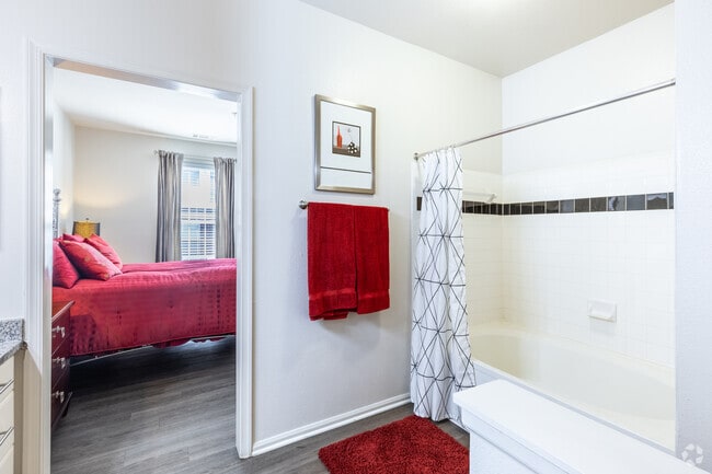 2BR, 2BA - 1,290SF