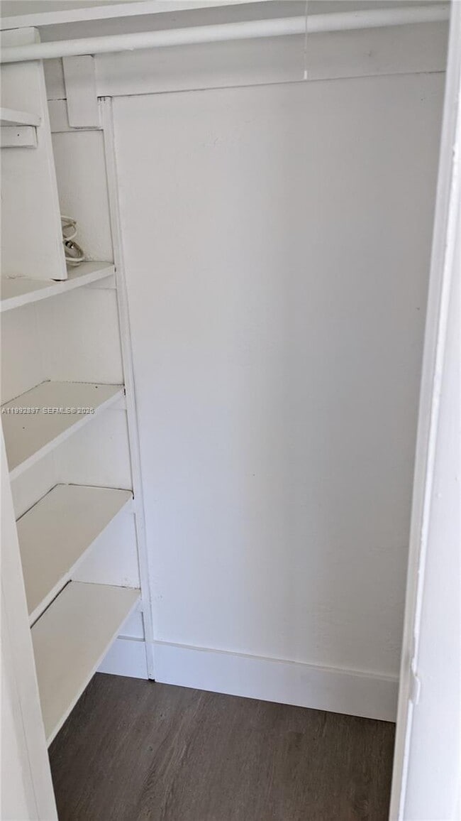 Photo - 811 81st St Unidad 2