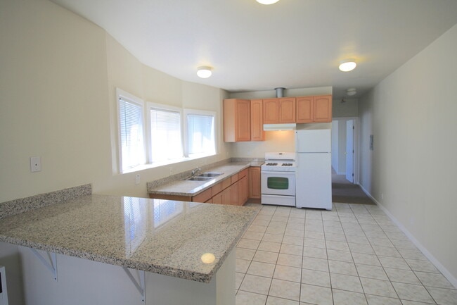 Building Photo - 1152 53rd St Unit Apt.4