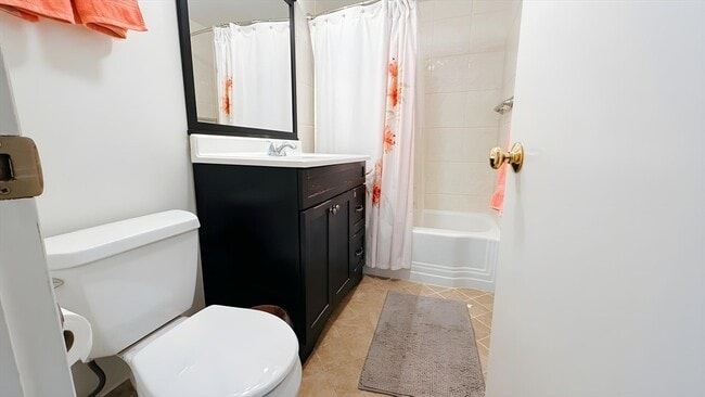 Photo - 20 Hammond Pond Pkwy Unidad 402