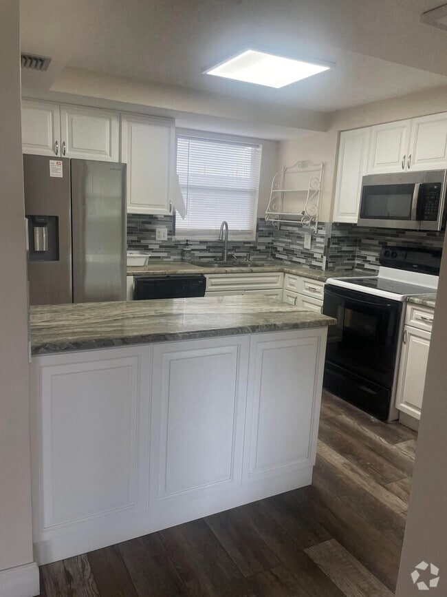 Building Photo - 729 Lori Dr Unit 305 Rental
