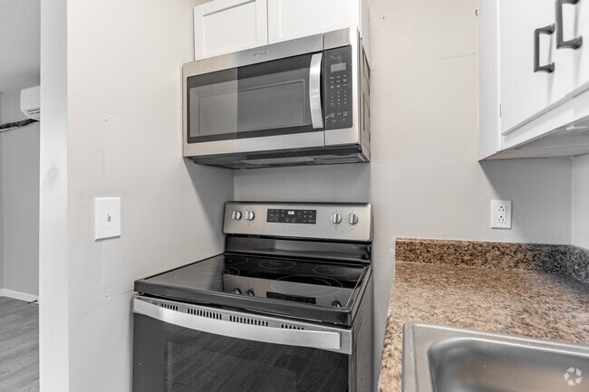 1BR, 1BA - 550SF - Kitchen