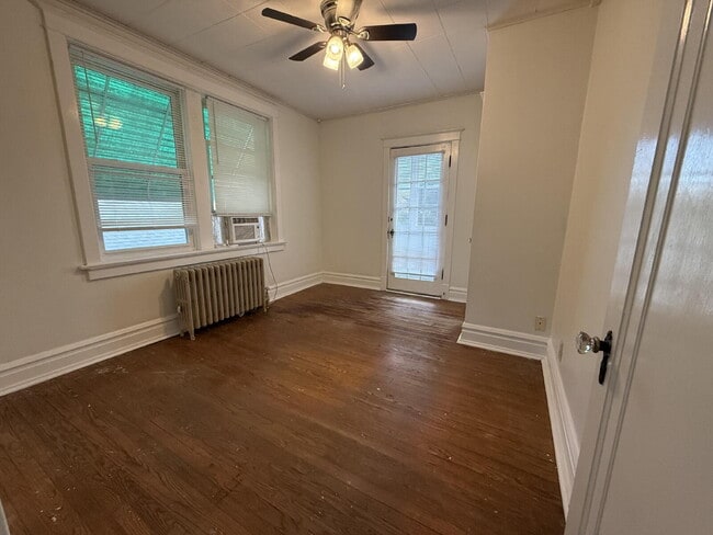 Photo - Large 1 Bed unit close to parks, great architecture and very walkable Unidad 2E