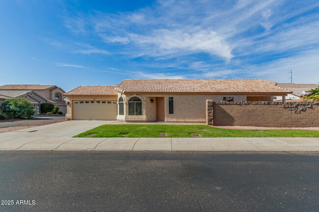 Building Photo - 2221 E Union Hills Dr