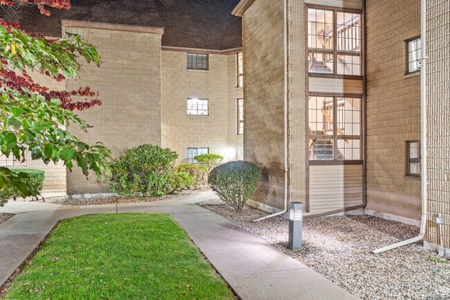 Photo - 42 N Main St