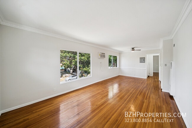 Photo - 7571 Willoughby Ave Unidad 6
