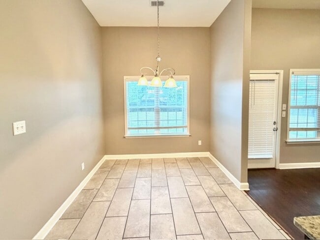Photo - DavallCircle4412 Unit 1