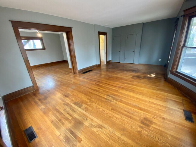 Photo - 621 Stanley Terrace NE Unidad Apt 1