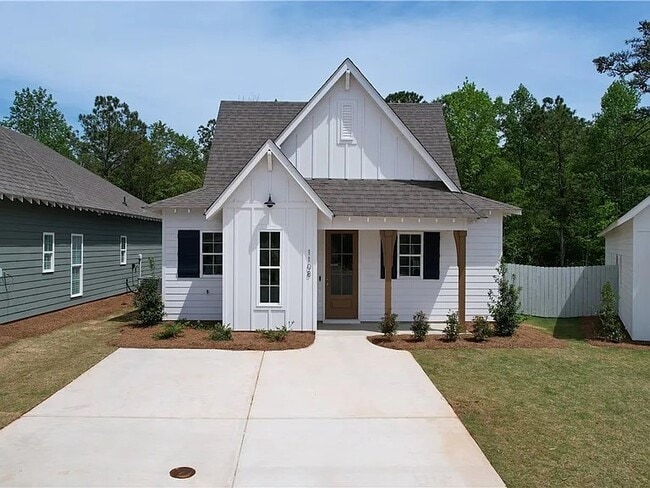 Building Photo - 1108 Woodland Circle