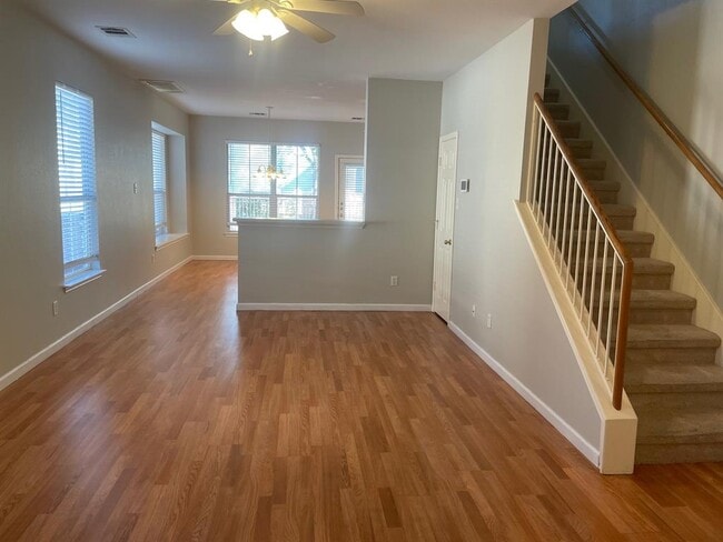 Photo - 1481 E Old Settlers Blvd Unidad 802