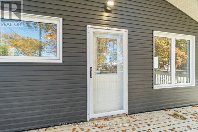 Photo - 1805 River Rd W