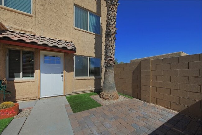 Photo - 948 S Alma School Rd