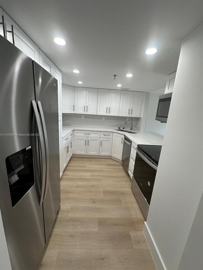 Photo - 2625 Collins Ave Unidad 411