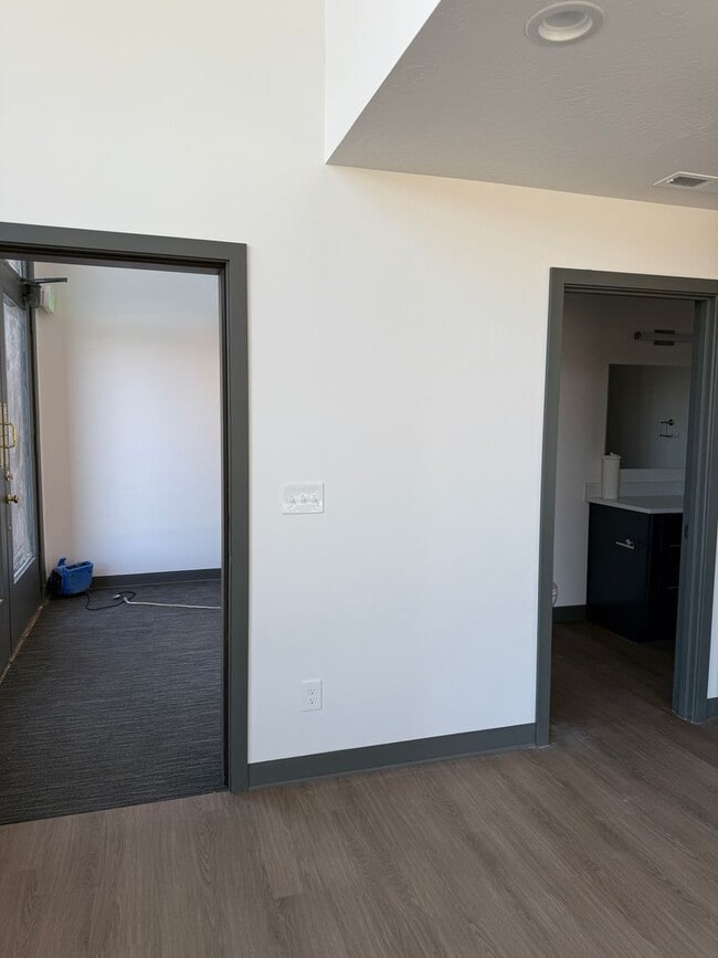 Building Photo - Lolo Lofts