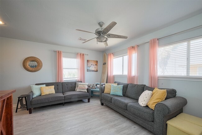 Building Photo - 510 Oyster St