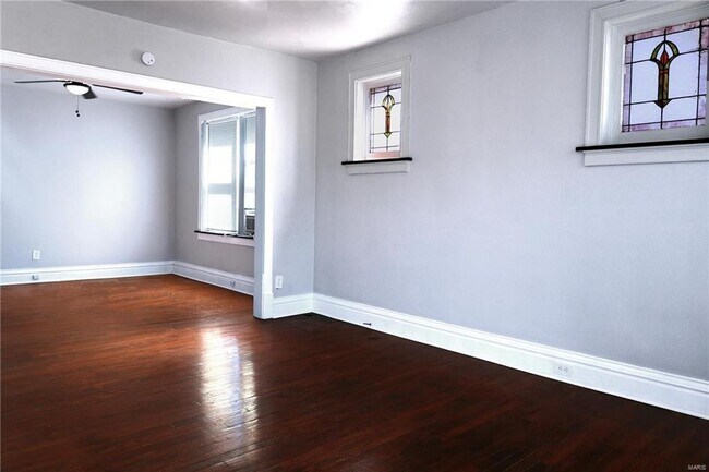 Photo - Lindenwood Ave 4915/4917 Unit 4915 #2F