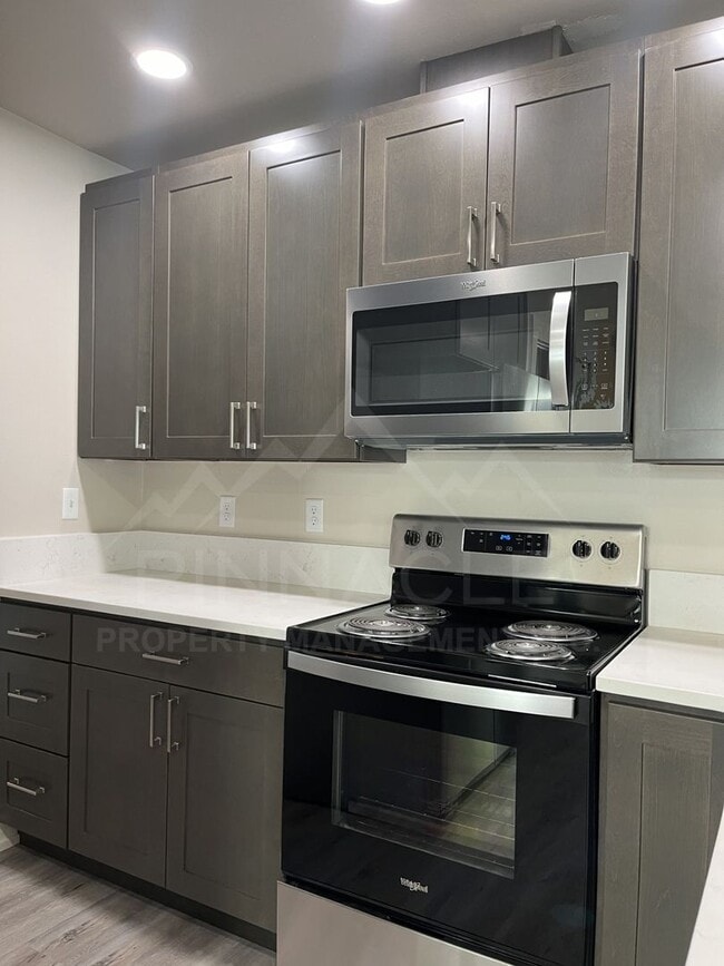 Photo - 1-5 1/2 Chicago Ave Unit 5 1/2 CHICAGO AVE